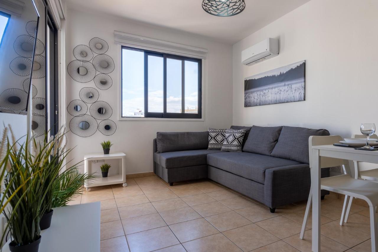 Polyn 1- Bedroom Apartment In Larnaca Bagian luar foto