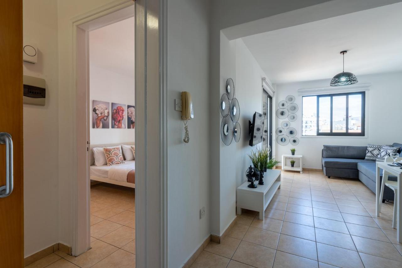 Polyn 1- Bedroom Apartment In Larnaca Bagian luar foto